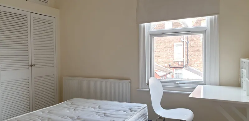 Modern 5 Bed Ensuite // AUG 2026 - Image 6